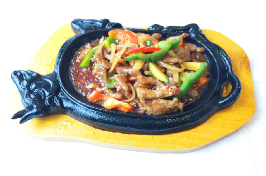 C15.Boeuf sauté sauce spécial sur plaque chauffante + Riz